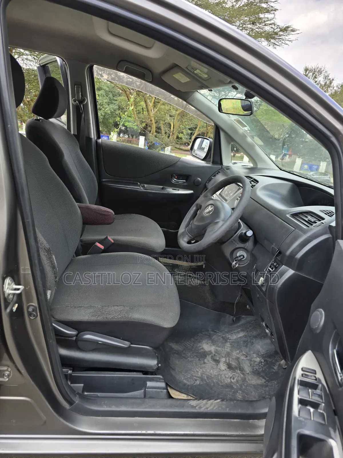 Toyota Ractis 2009 Gray