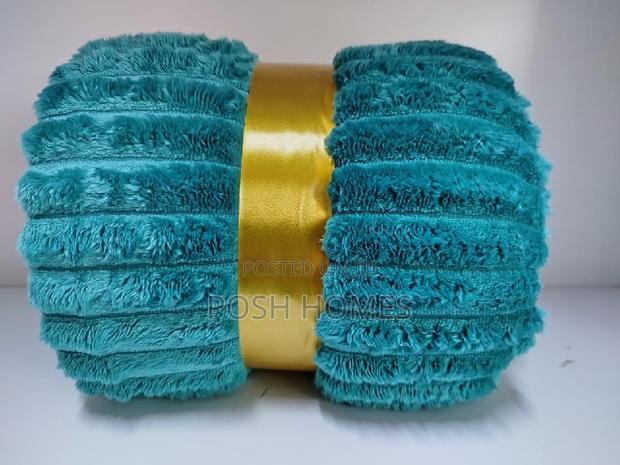 Turqoiuse Blue Throw Blankets - main view