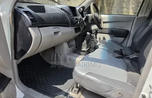 Mitsubishi L200 2009 Ivory