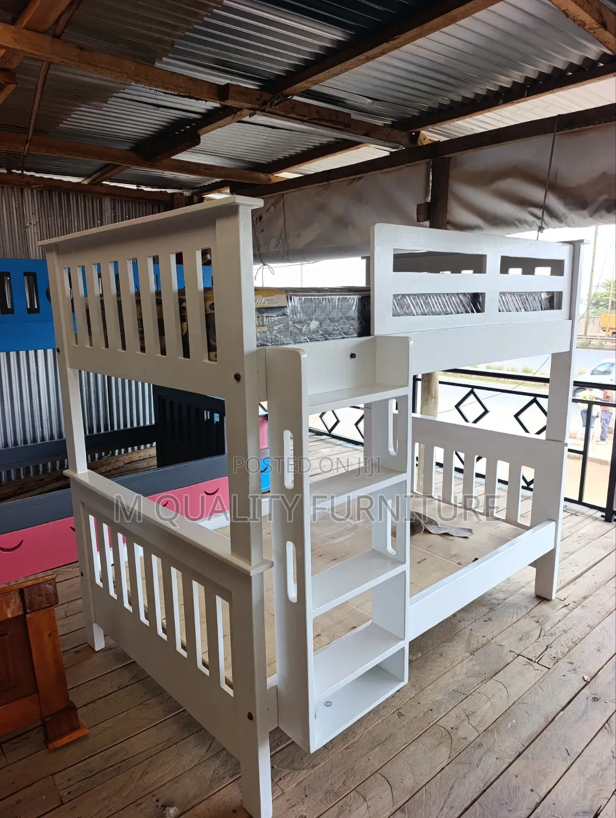 Oasis White Decker Beds