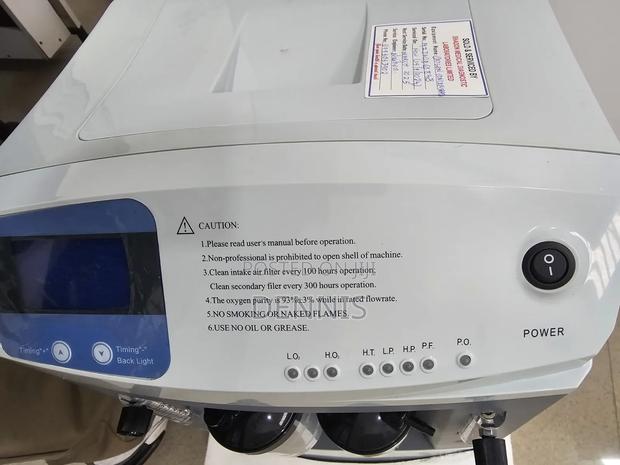 Oxygen Concentrator - thumbnail 2