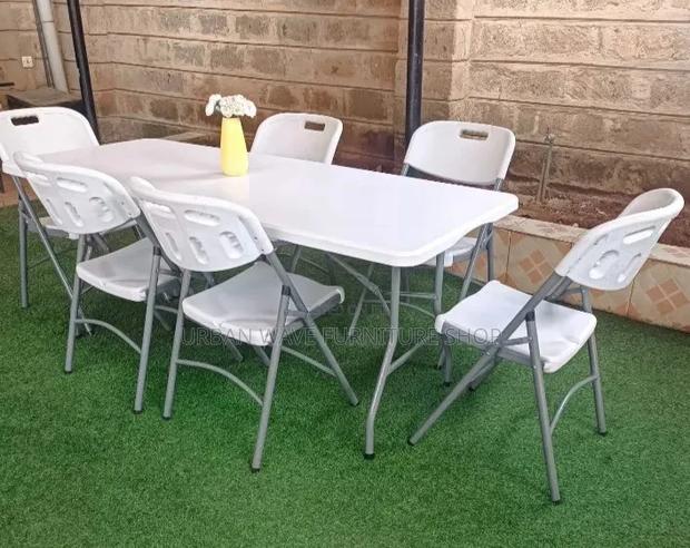 White Foldable Training Tables and Foldable Chairs