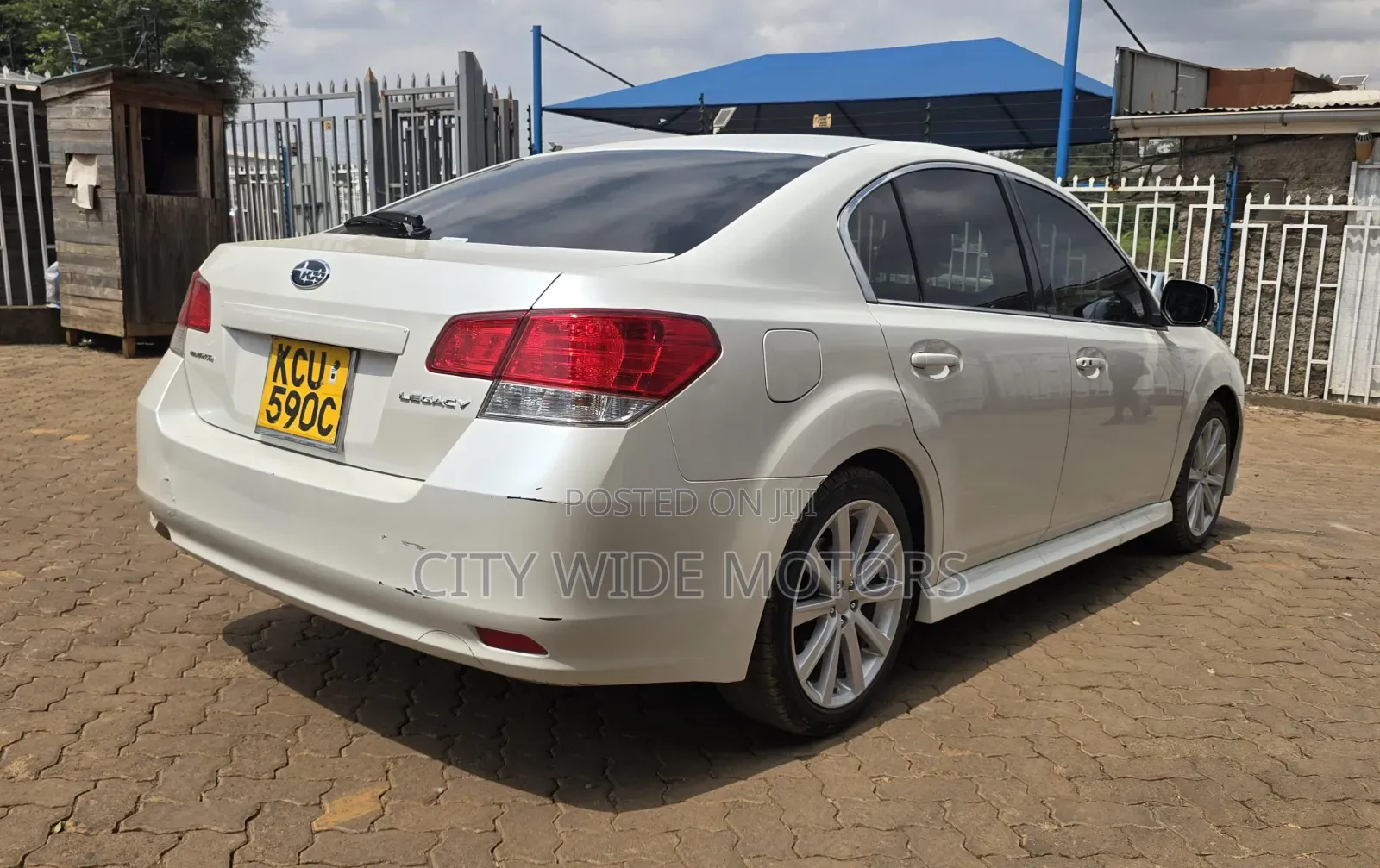Subaru Legacy 2.5i Limited Sedan 2012 White
