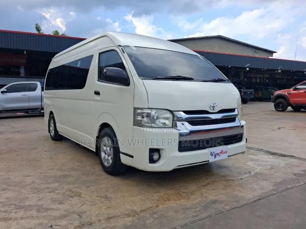 Toyota Grand HiAce 2019 White - thumbnail 2