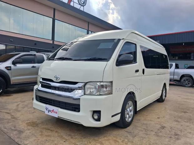 Toyota Grand HiAce 2019 White - thumbnail 3