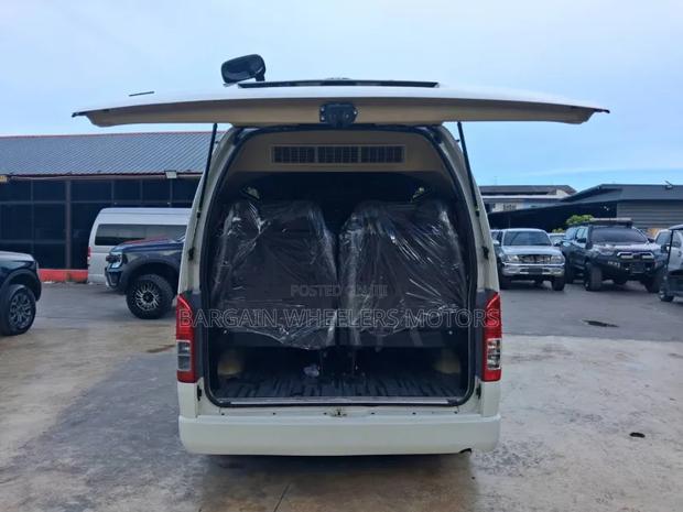 Toyota Grand HiAce 2019 White - thumbnail 7