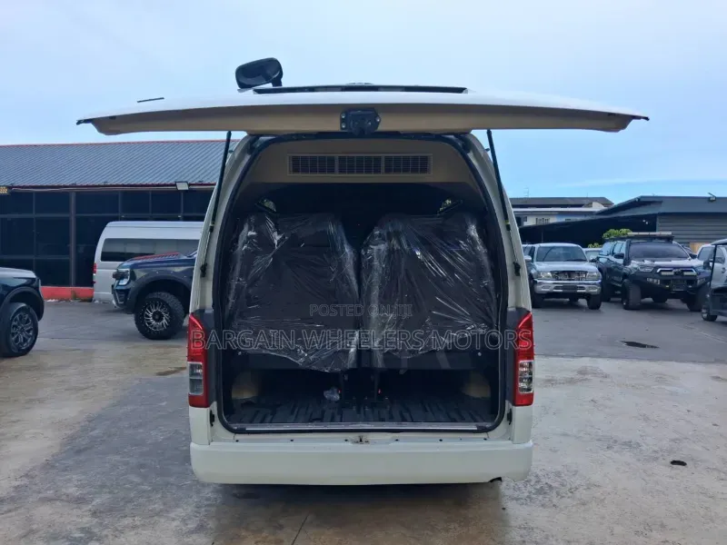 Toyota Grand HiAce 2019 White
