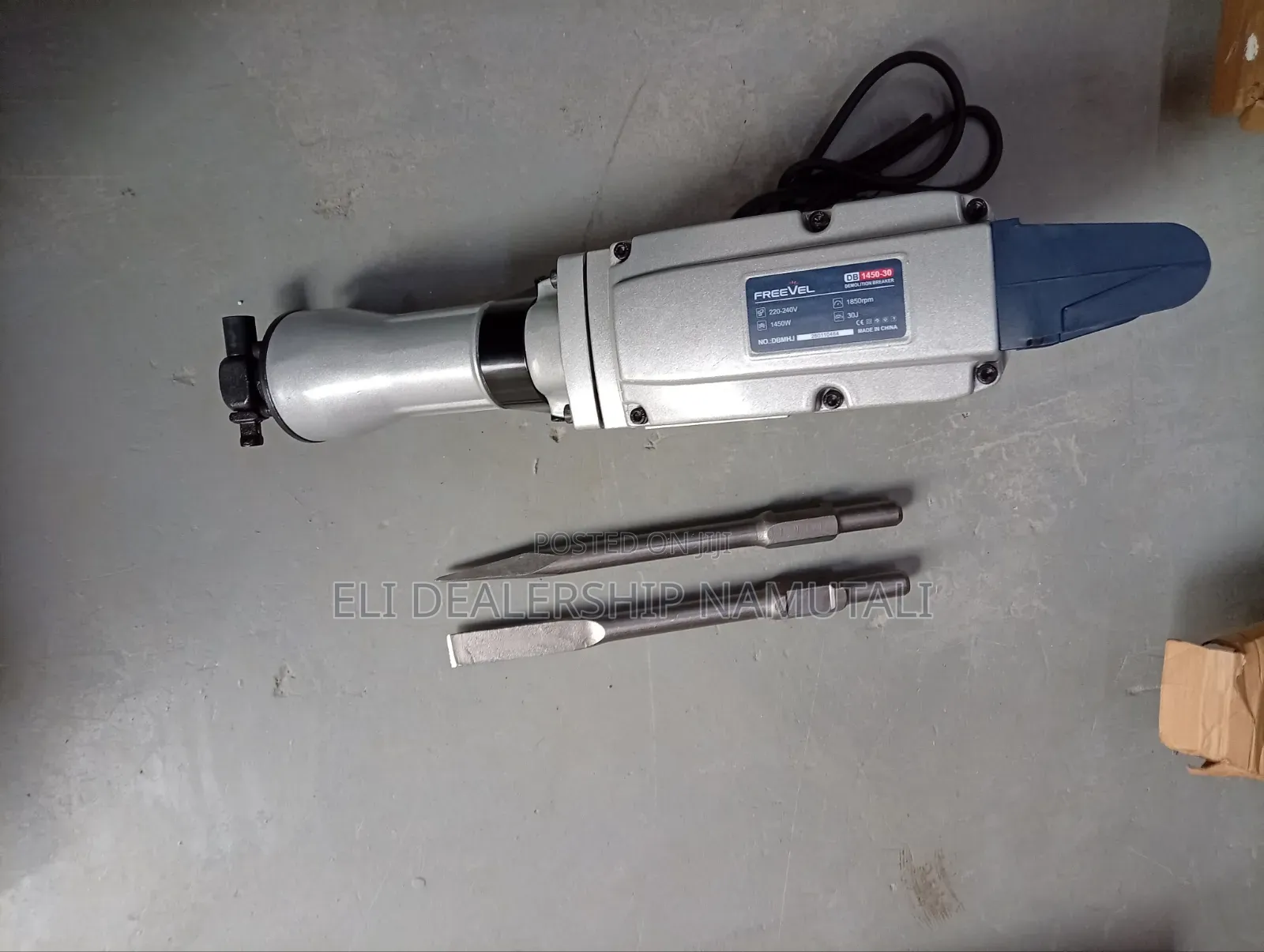 Freevel 1450w Concrete Breaking Machine With Flat Pointed Chisels