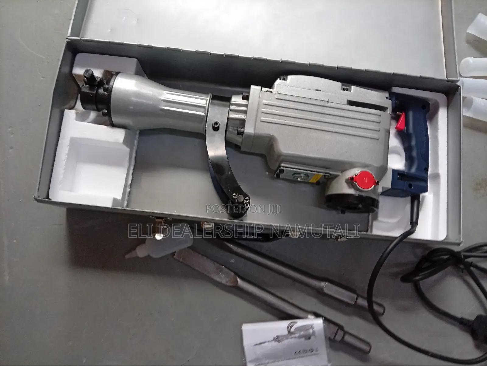 Freevel 1450w Concrete Breaking Machine With Flat Pointed Chisels