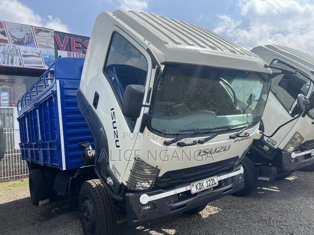 Isuzu FVR 90 2022 White - thumbnail 2