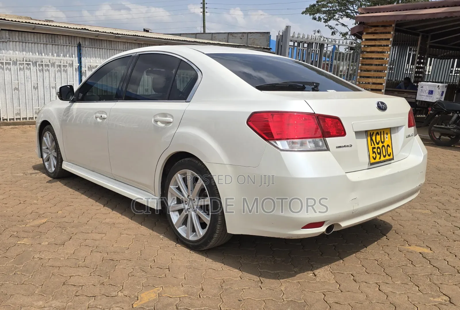 Subaru Legacy 2.5i Limited Sedan 2012 White