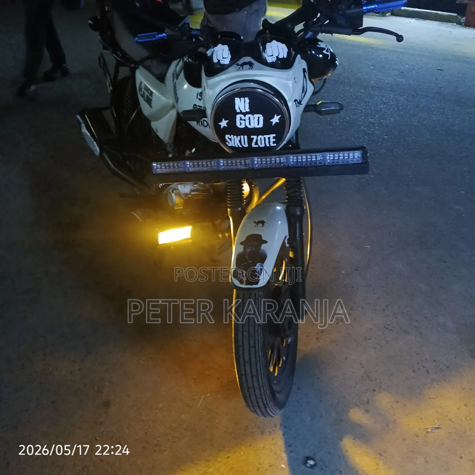 Bajaj Boxer 2022 White