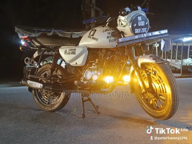 Bajaj Boxer 2022 White - thumbnail 4