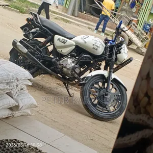 Bajaj Boxer 2022 White