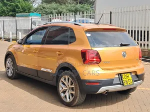 Volkswagen Polo 2015 Orange