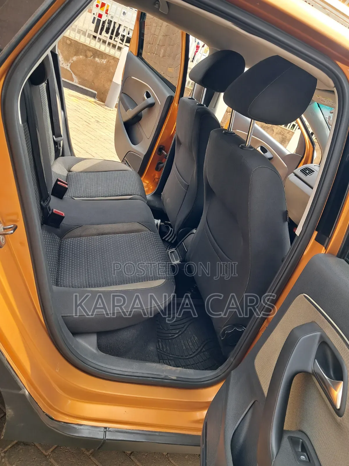 Volkswagen Polo 2015 Orange