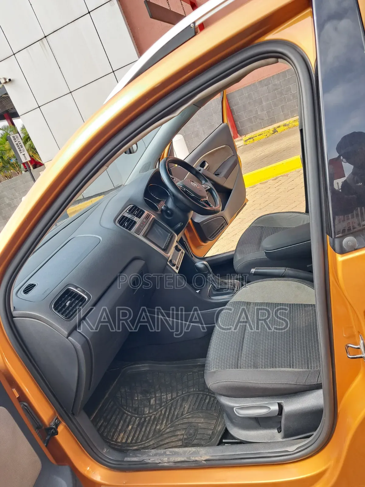 Volkswagen Polo 2015 Orange