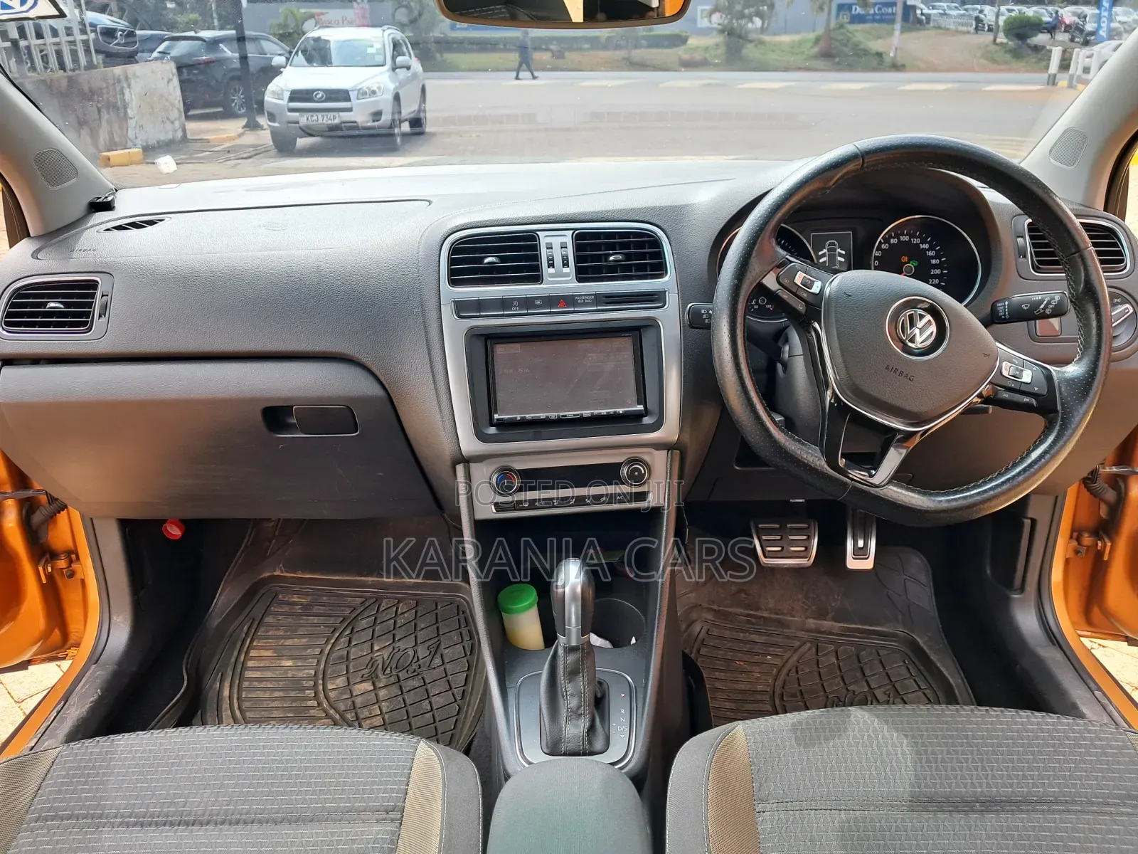 Volkswagen Polo 2015 Orange