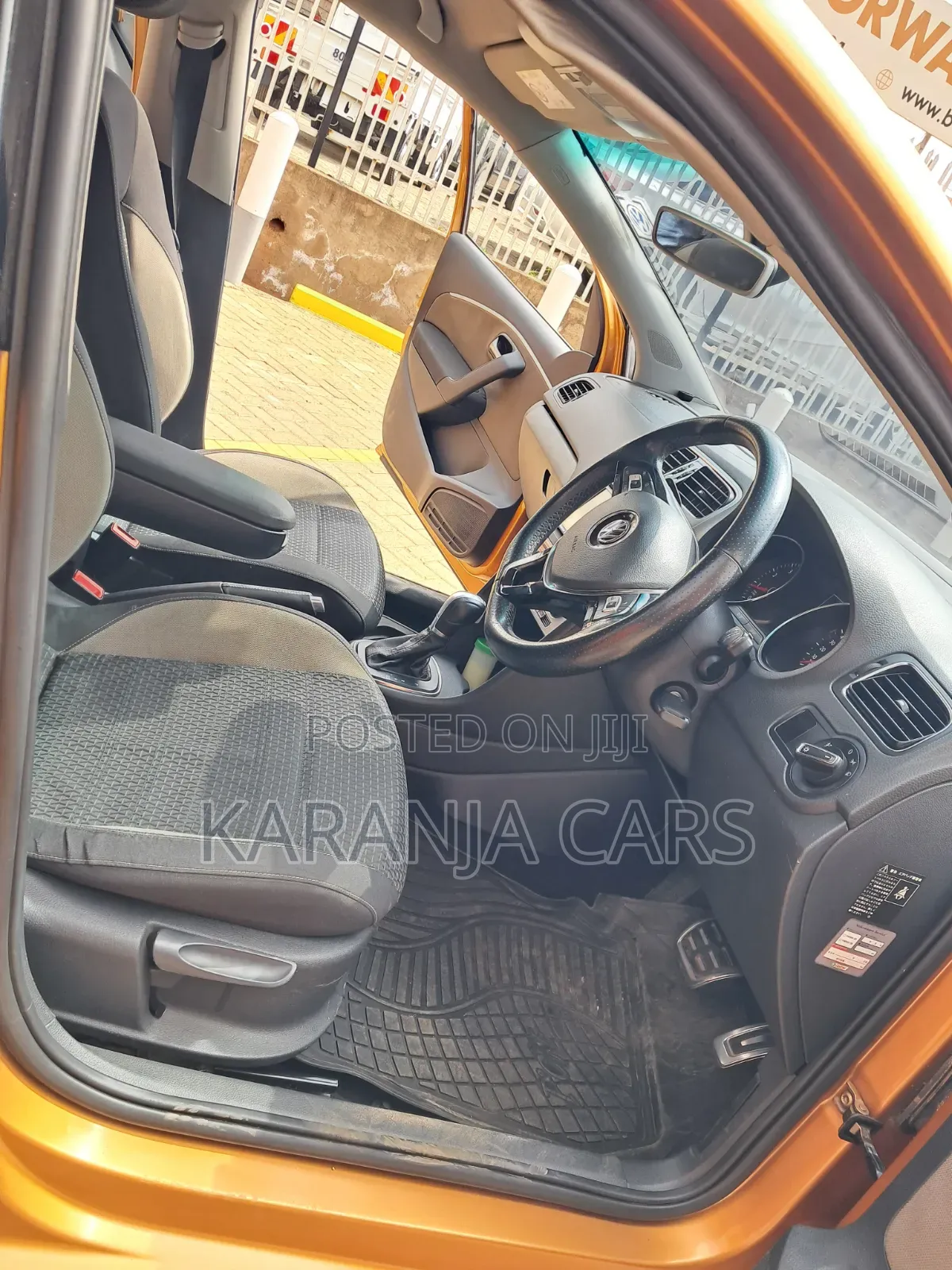 Volkswagen Polo 2015 Orange