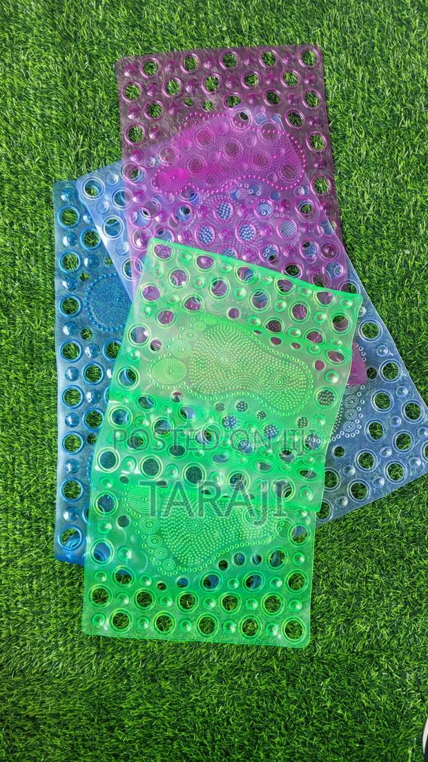Non-Slip Hydrophobic Bath Mat With Drain Holes (Brand New)