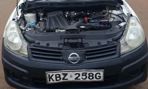 Nissan Advan 2004 White