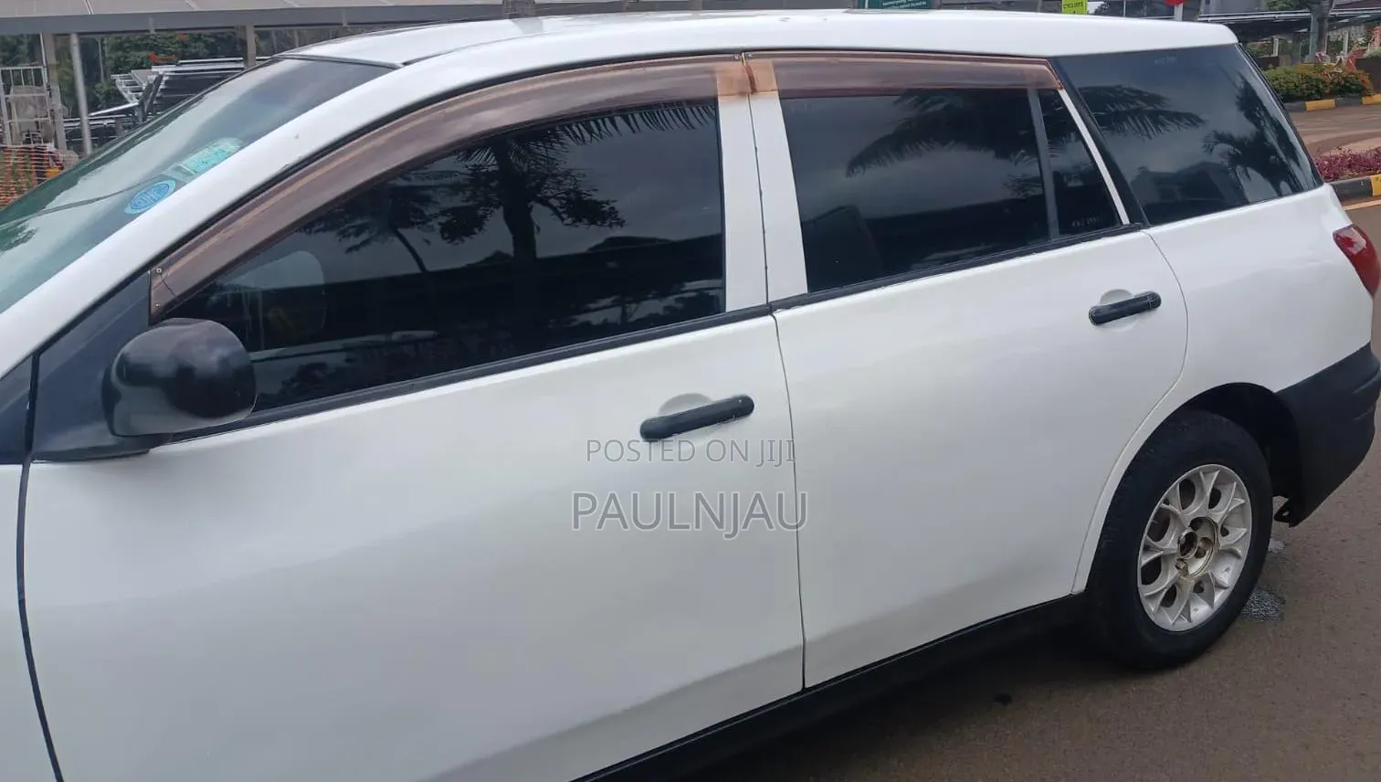 Nissan Advan 2004 White