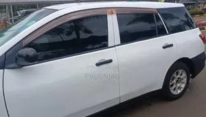 Nissan Advan 2004 White