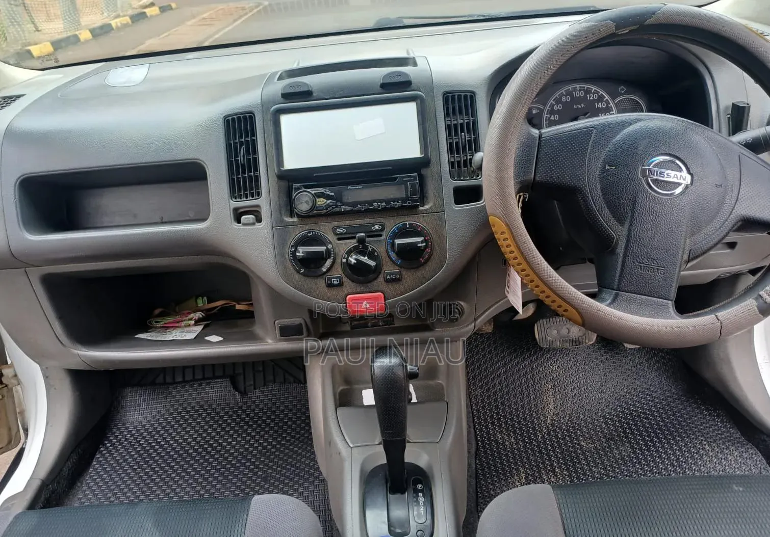 Nissan Advan 2004 White