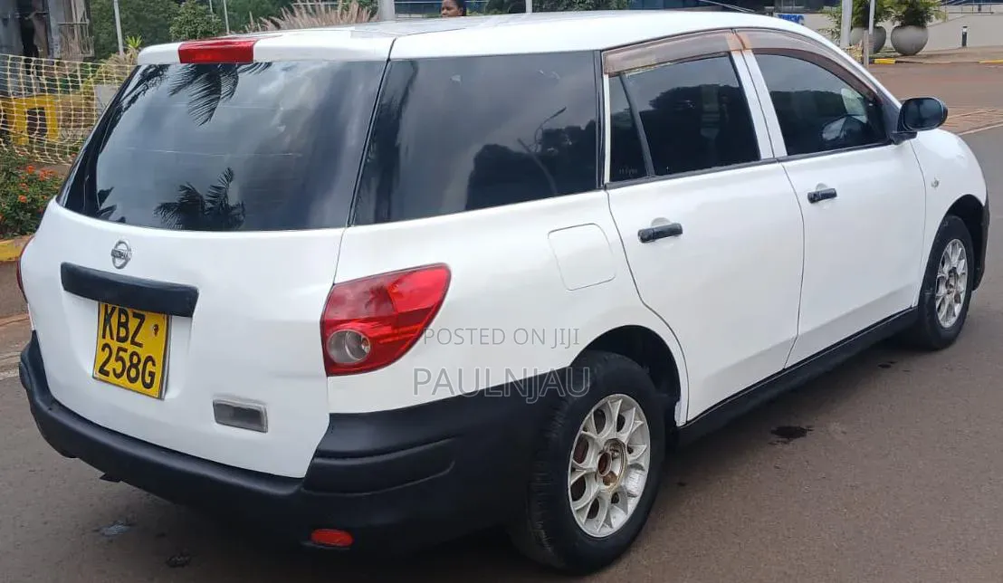 Nissan Advan 2004 White