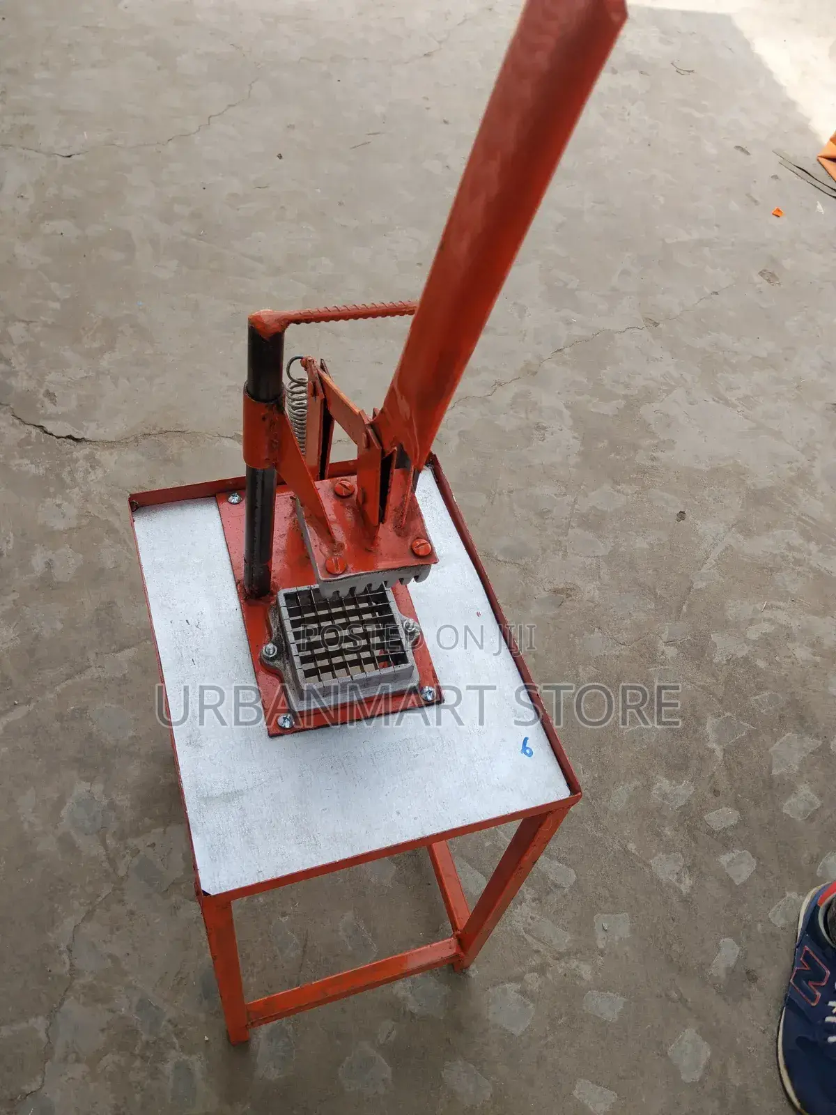 Heavy Duty Chips Cutter With Strong Metallic Base