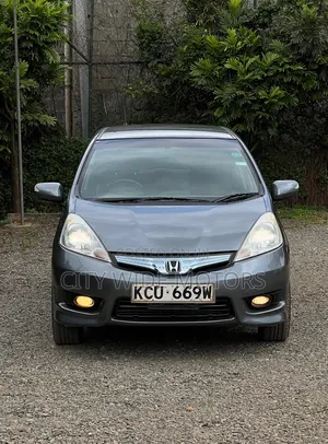 Honda Fit Shuttle 1.3 Hybrid 2WD 2012 Gray