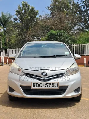 Toyota Vitz 2014 Silver