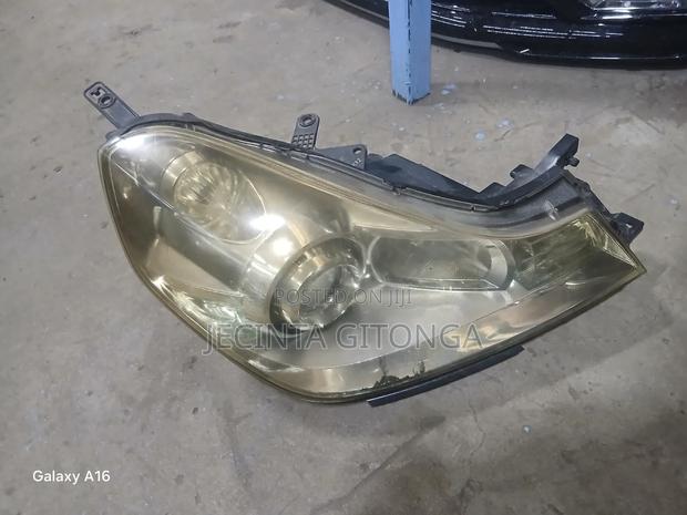 Nissqn Wingroad Y12 Headlight