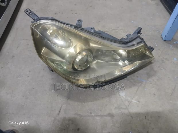 Nissqn Wingroad Y12 Headlight - thumbnail 2