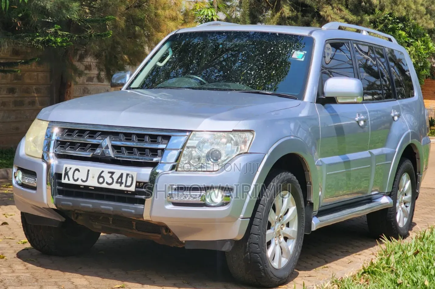 Mitsubishi Pajero 2010 Silver