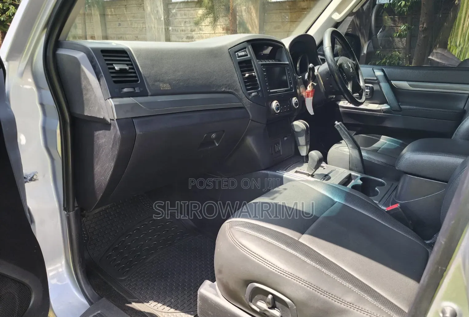 Mitsubishi Pajero 2010 Silver