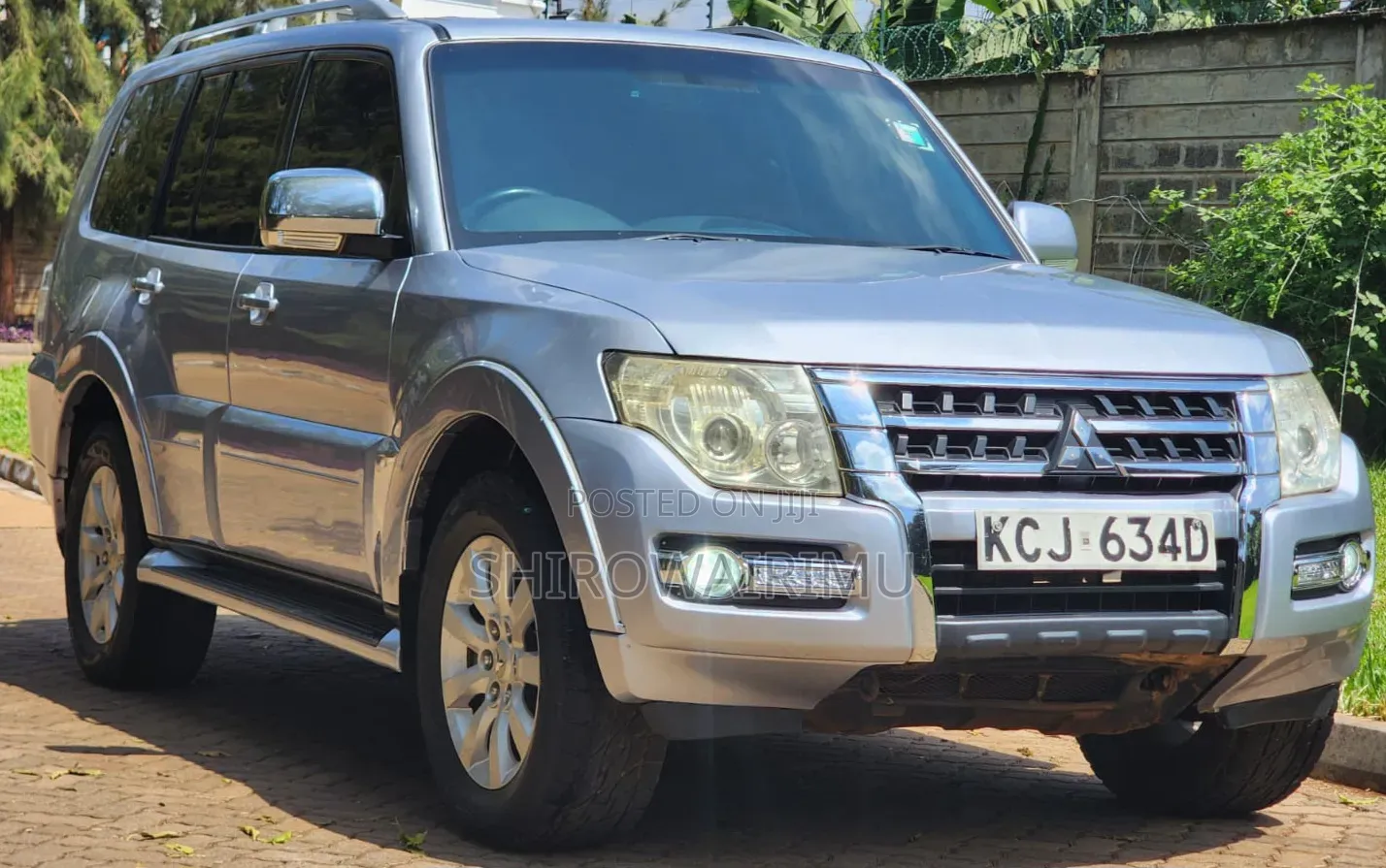 Mitsubishi Pajero 2010 Silver