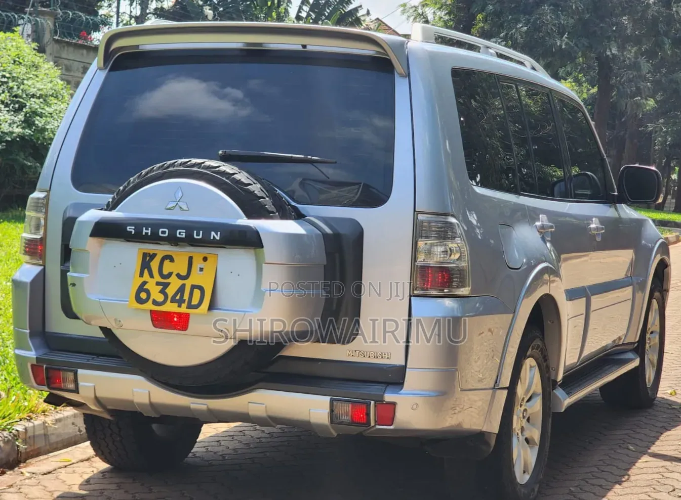 Mitsubishi Pajero 2010 Silver