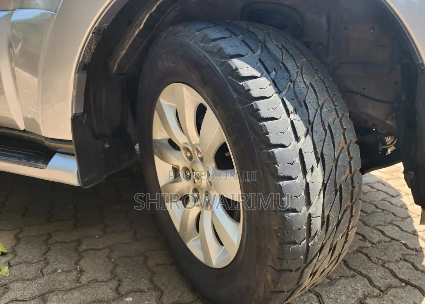 Mitsubishi Pajero 2010 Silver