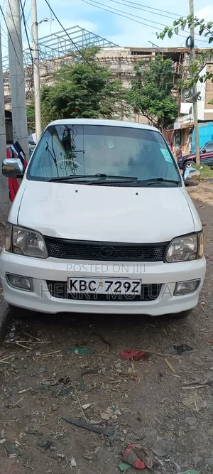 Toyota TownAce Noah 2001 Pearl