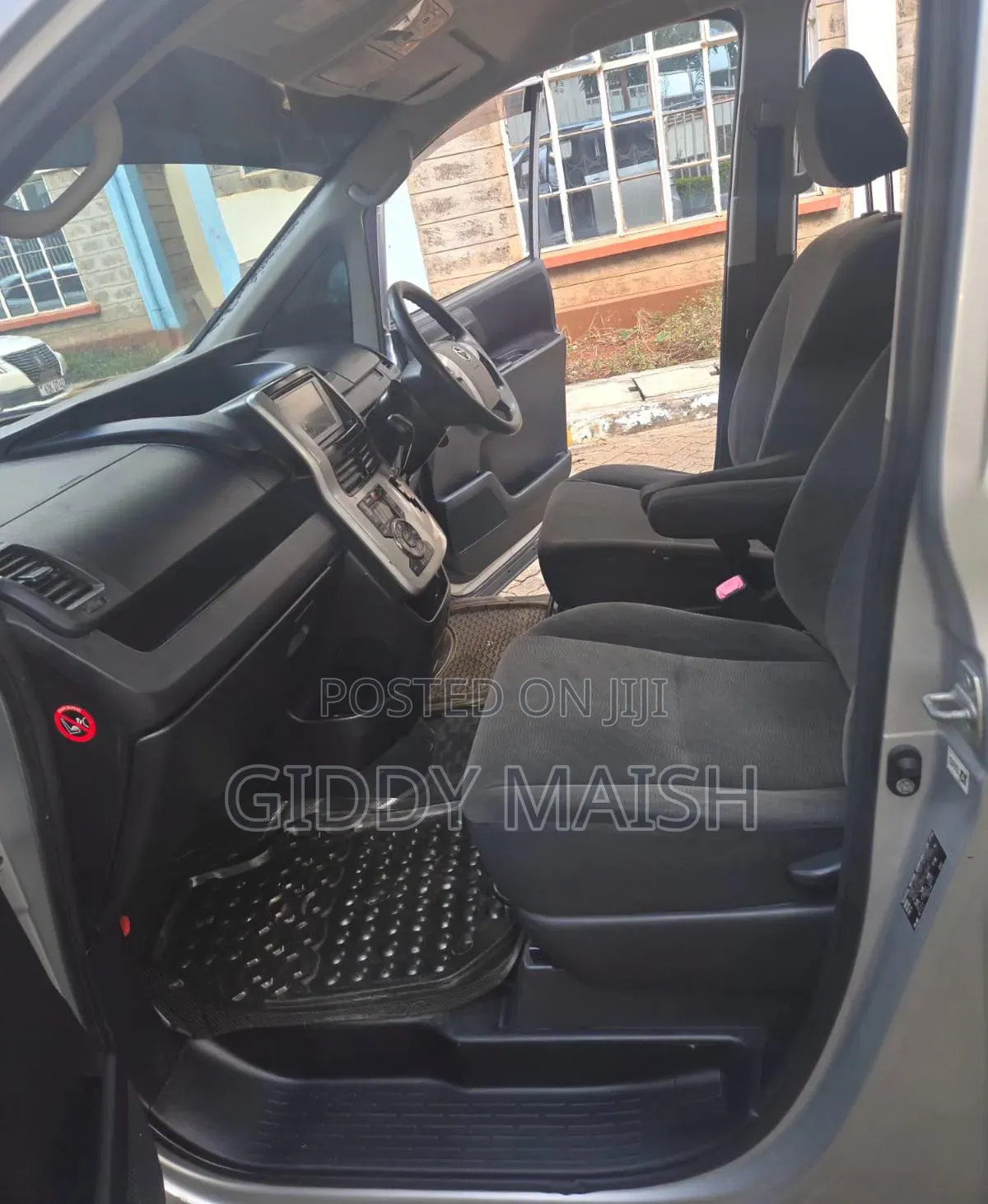 Toyota Noah 2013 Silver