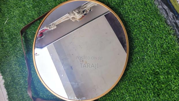 Luxury Round Gold Wall Mirror With Premium Leather Hanging Strap - thumbnail 4