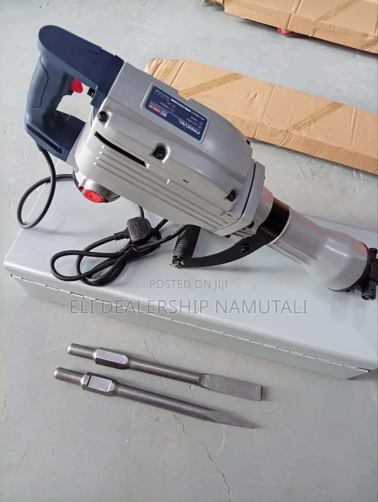 Freevel 1450w Construction Grade Concrete Breaker With SDS Hex Chisels