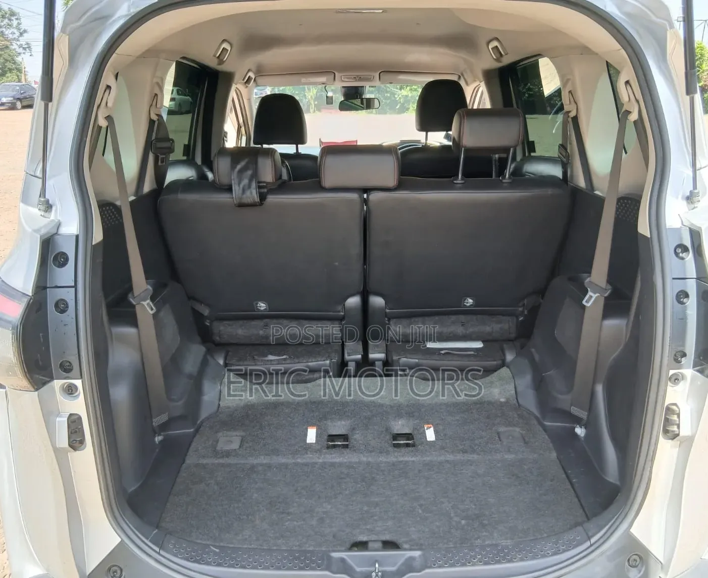 Toyota Sienta 2018 Silver