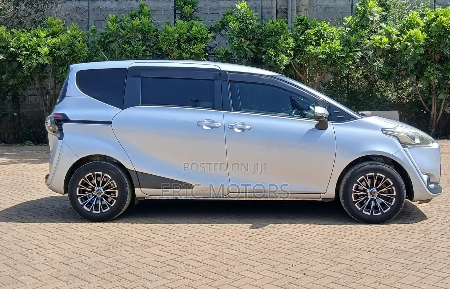 Toyota Sienta 2018 Silver