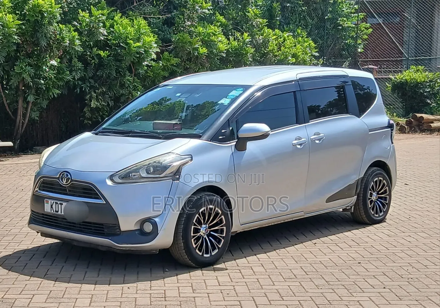 Toyota Sienta 2018 Silver