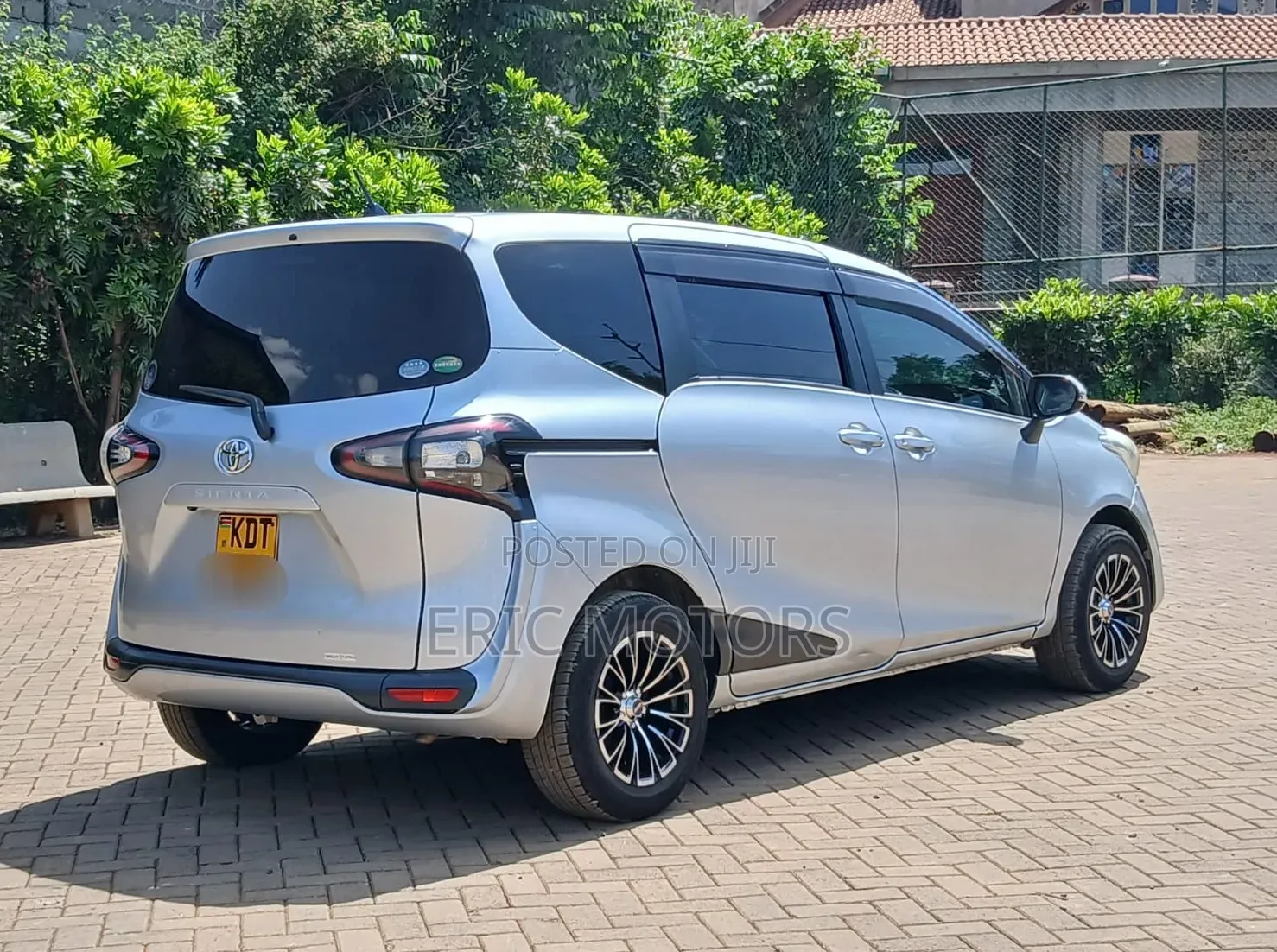 Toyota Sienta 2018 Silver