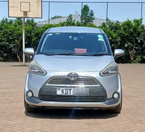 Toyota Sienta 2018 Silver