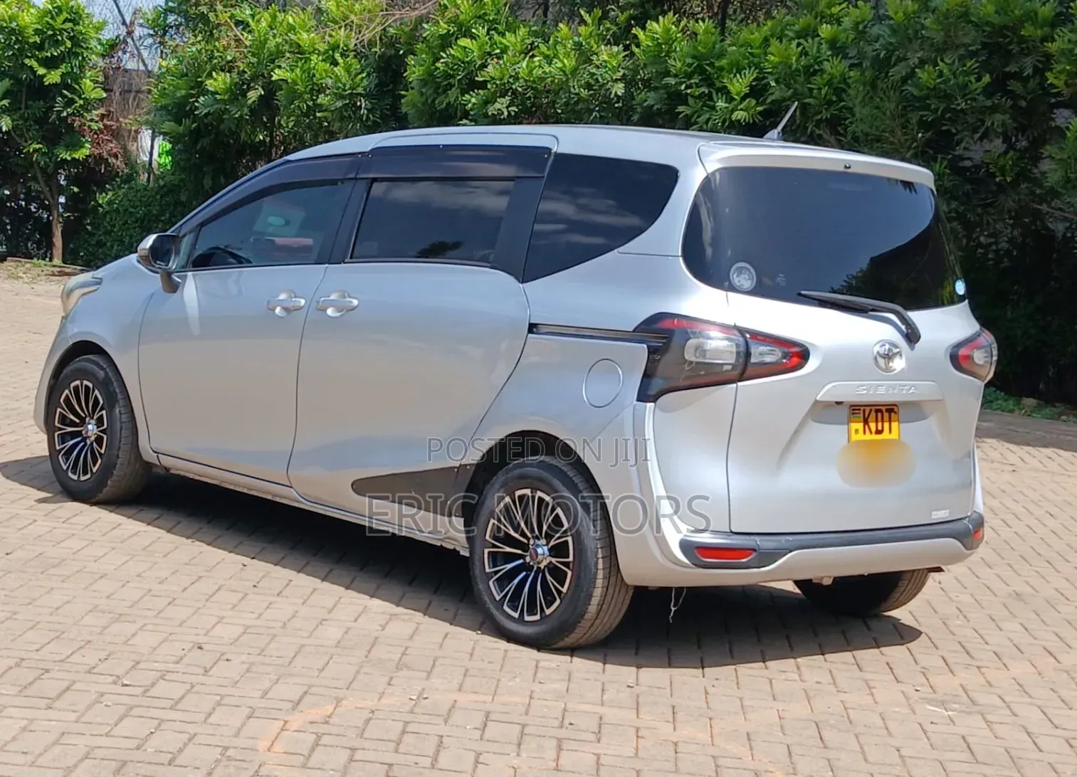Toyota Sienta 2018 Silver