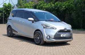 Toyota Sienta 2018 Silver